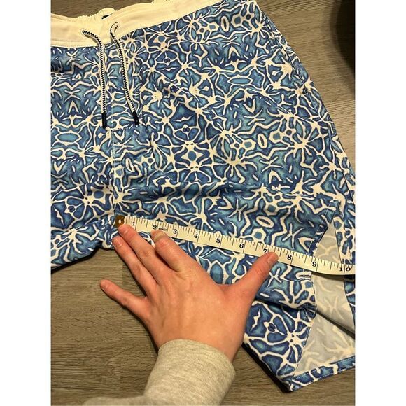 Johnnie O Blue Patterned Board Swim Shorts Size Large - Picture 4 of 5